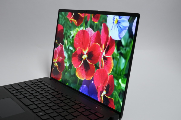 ASCII.jp：世界最軽量634gの14型モバイルノートPCはディスプレーも