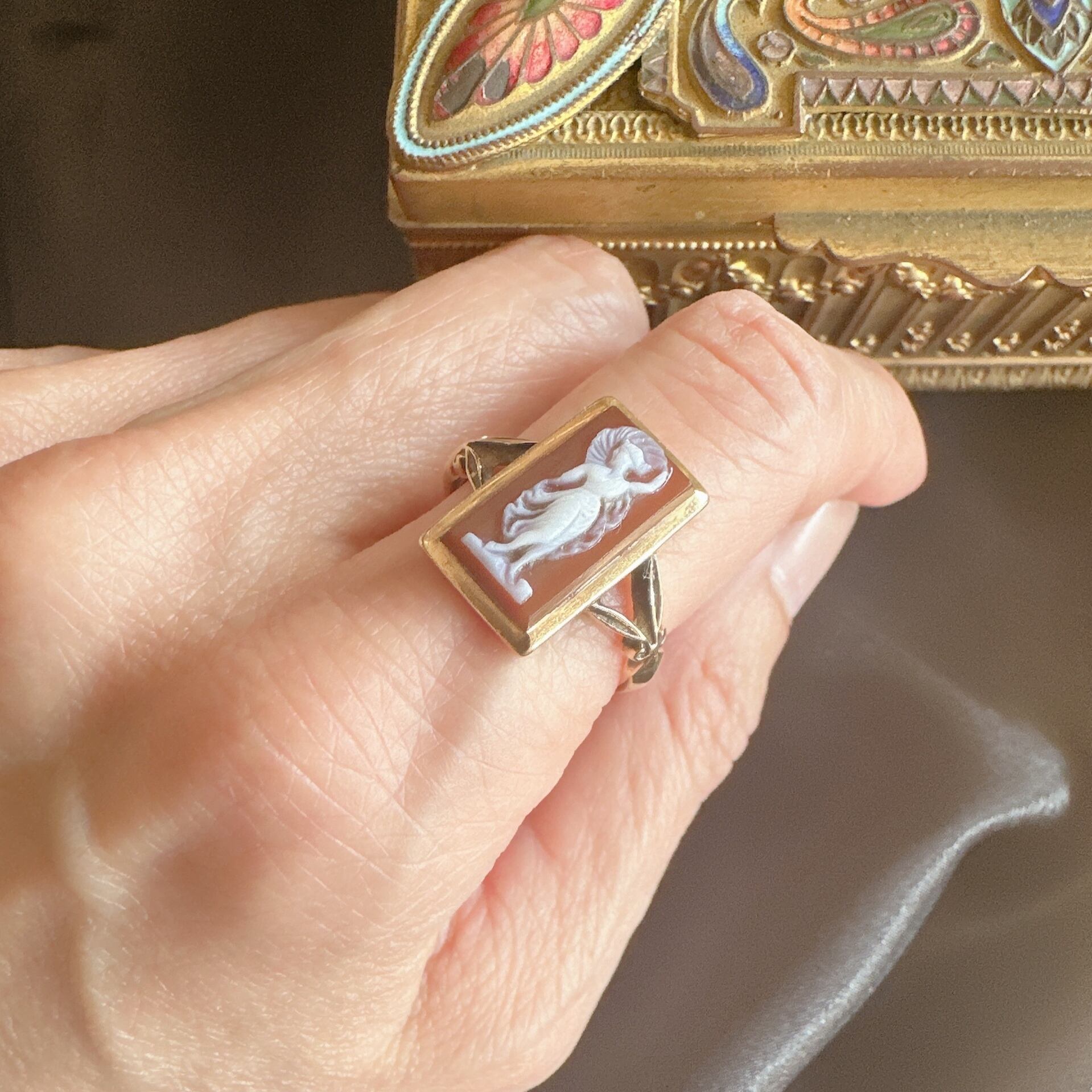 18金)サードニクスカメオのヴィクトリアンリング | Maria Alonso Antiques