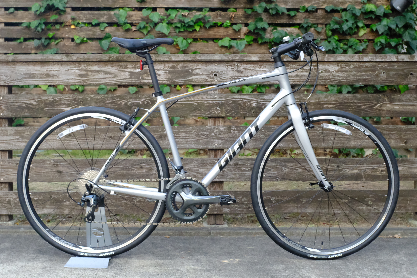 高級クロスバイク【ESCAPE RX 1】入荷しております！ ｜ ジャイアント