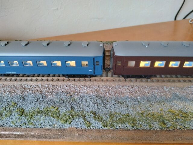 KATO HO オハフ33 茶 自作室内灯取付 : クローゼットの中の鉄道模型