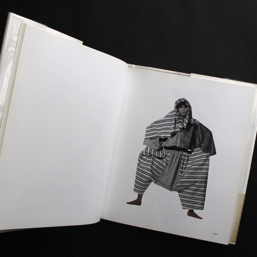 Irving Penn regards the work of Issey Miyake -アーヴィング・ペン