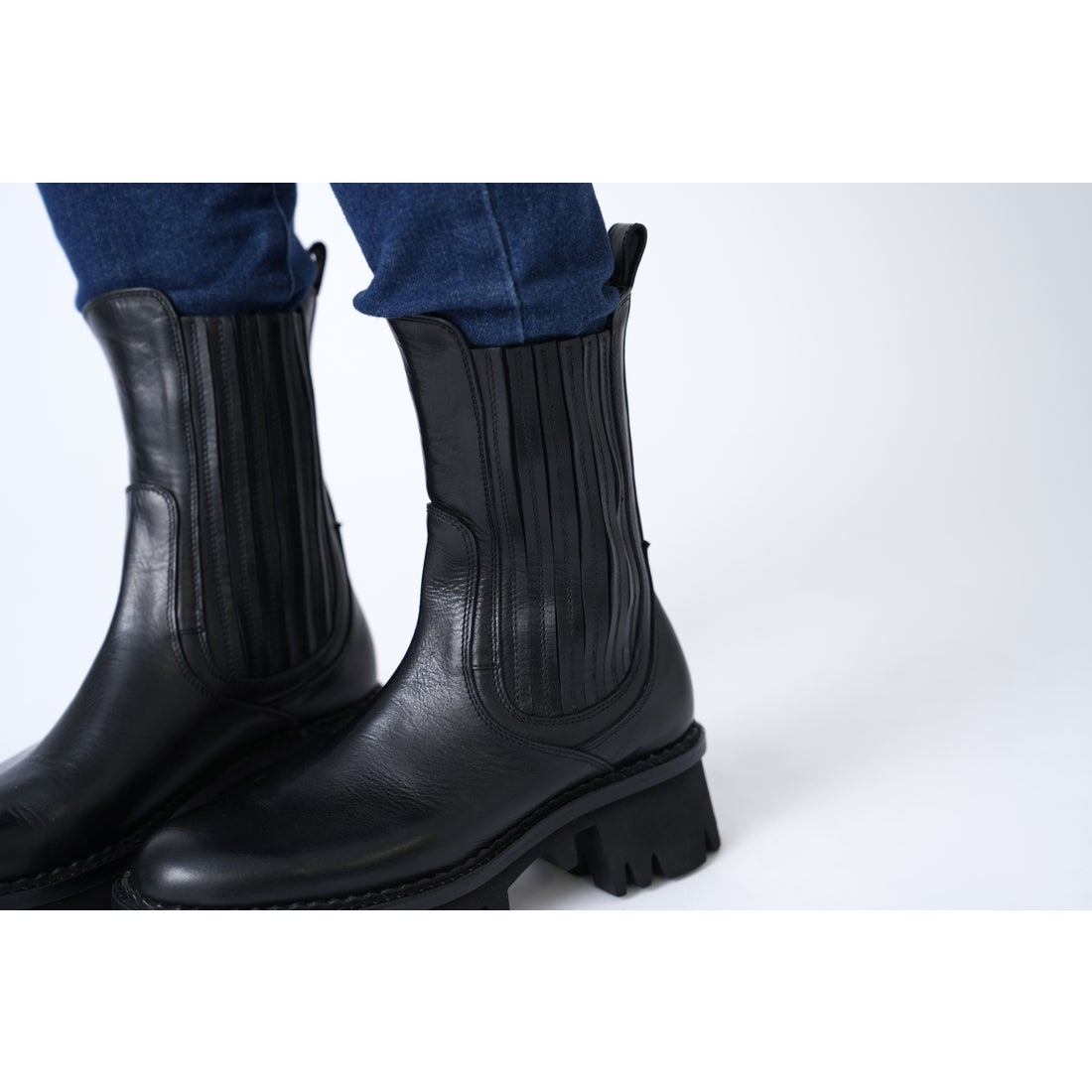 サヤ SAYA 5.5cm本革ラウンドトウ厚底チェルシーブーツ （ブラック