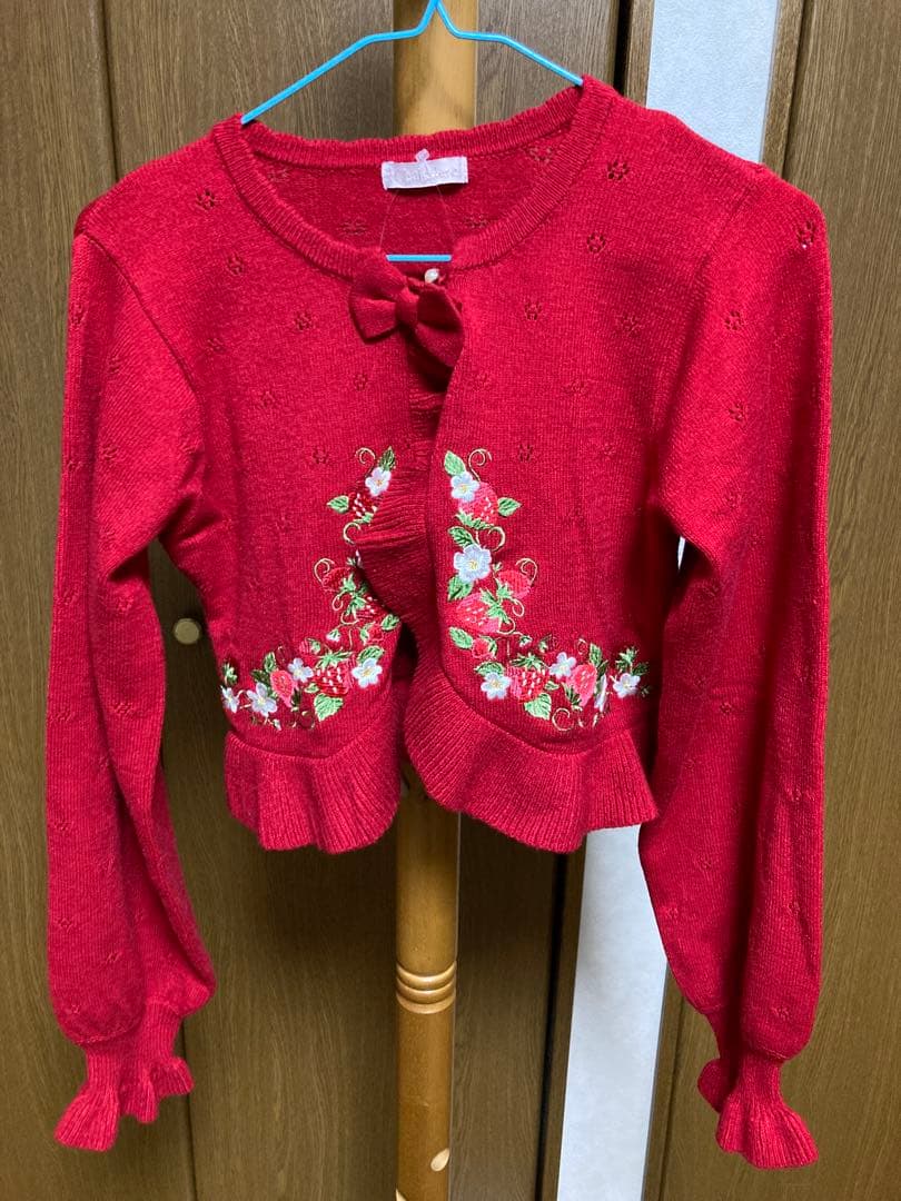 axes femme シャルミエール いちご刺繍ニットボレロ 赤