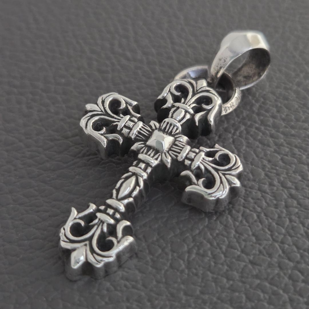CHROME HEARTS フィリグリークロス XS ベイル ペンダント トップ