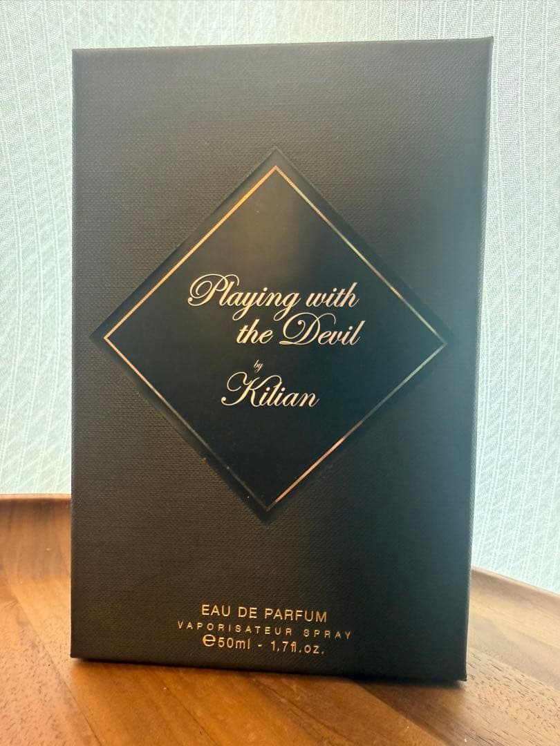 Playing with the Devil香水