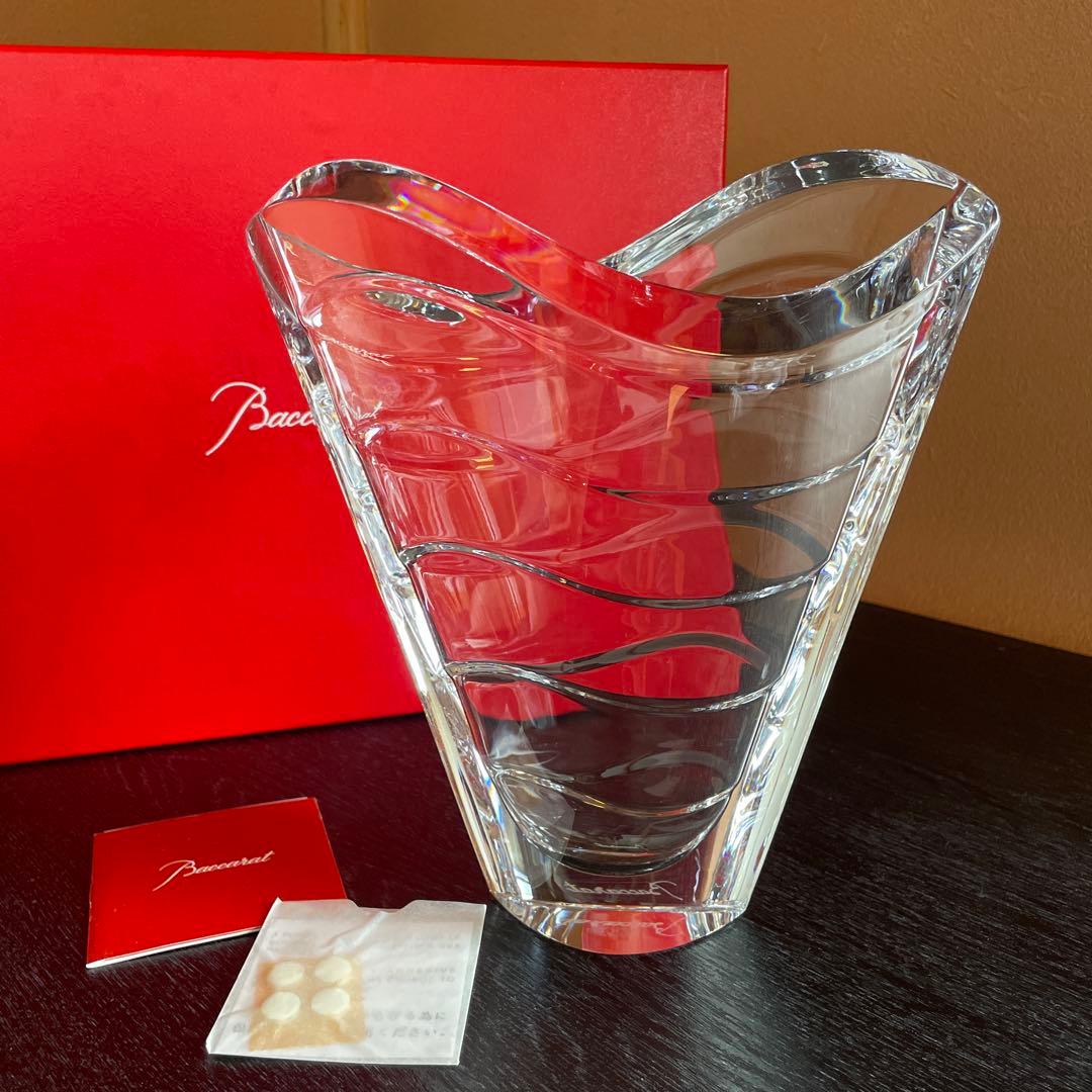 引*離様 【新品・未使用品】バカラ ウエーブ 花瓶 箱付き バカラ（Baccarat） コロンビーヌ フラワーベース 花瓶 名入れ 彫刻