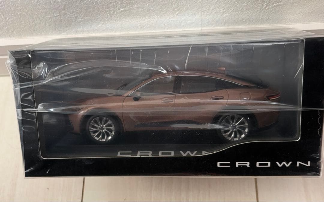 TOYOTA トヨタ 新型クラウンクロスオーバー 1/30 プレシャスブロンズ