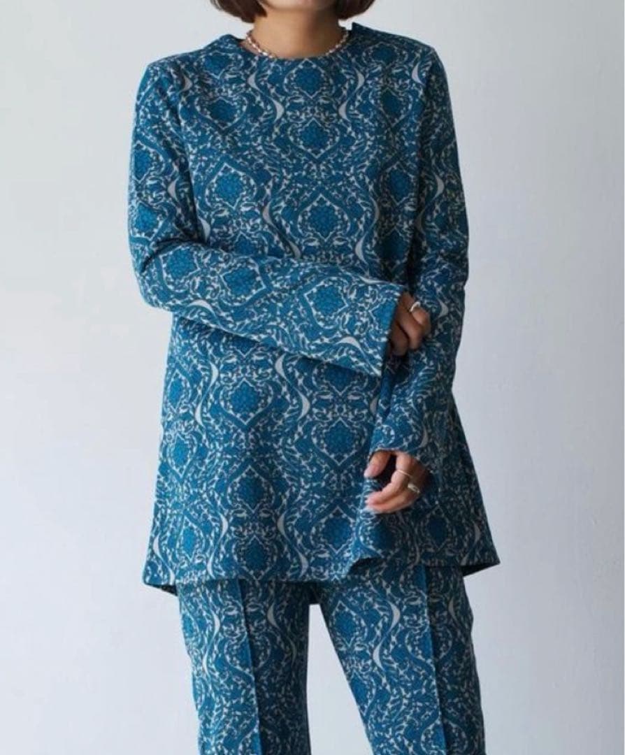 フミエタナカ　ジャガード　長袖