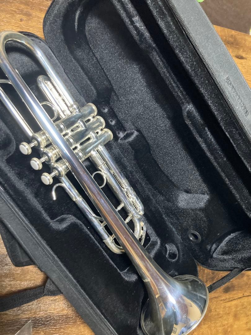 シルバー トランペット本体 ケース付き