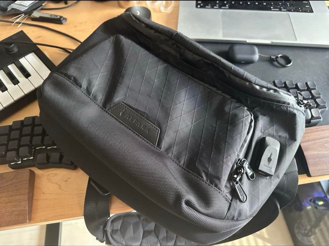 バッグ ALPAKA BRAVO SLING MAX