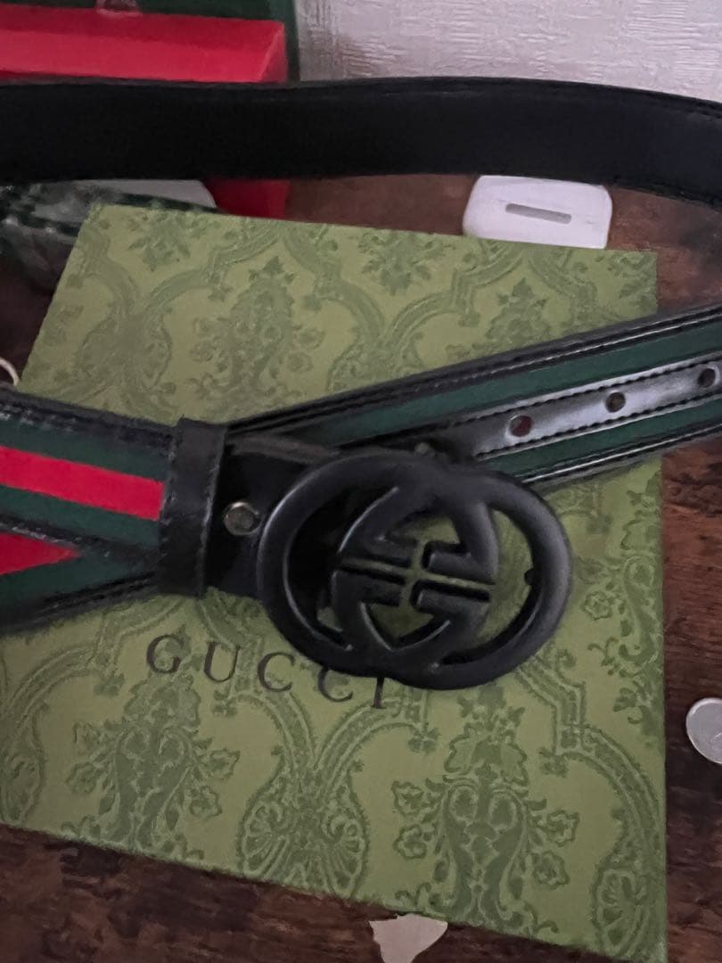 GUCCI 緑と赤のストライプ レザーベルト
