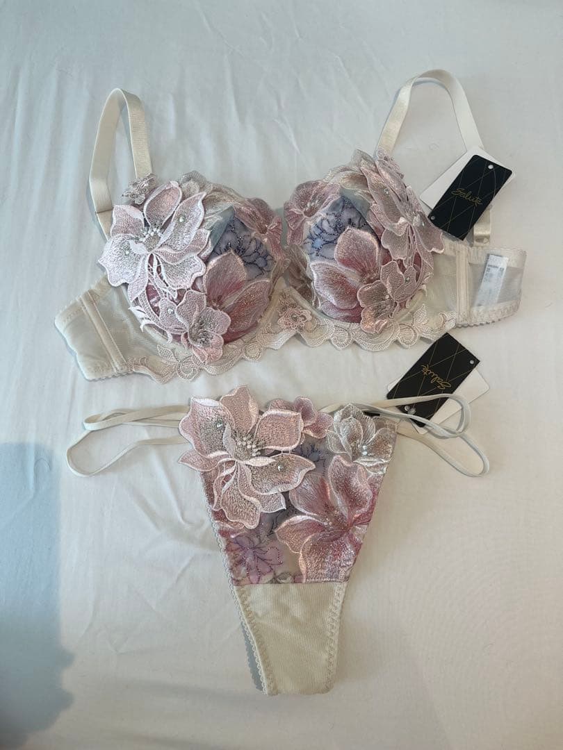 【サルート限定発売】プライムグループE65ブラジャーTバックMサイズショーツ