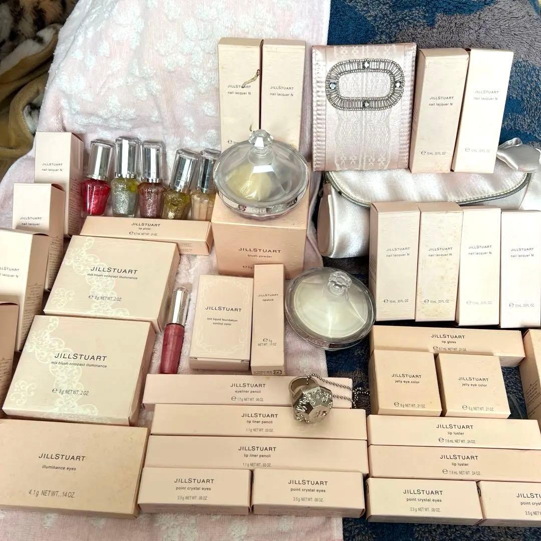 ジルスチュアートコスメ未使用品まとめ売り❤︎35点以上❤︎ほとんど限定品