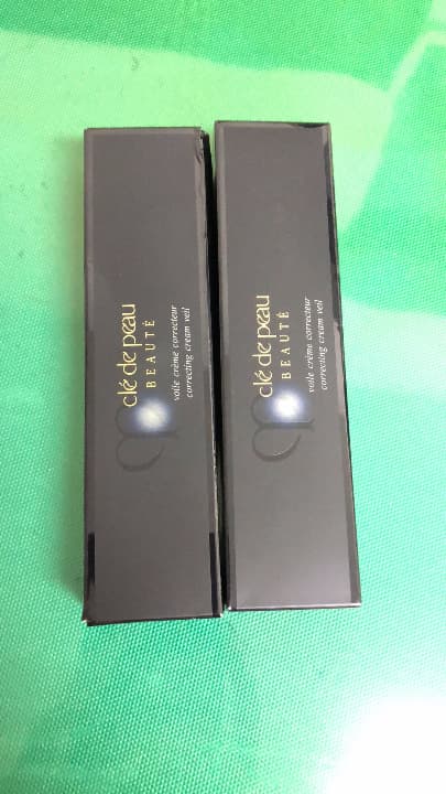 クレ・ド・ポー　化粧下地　40g  2本