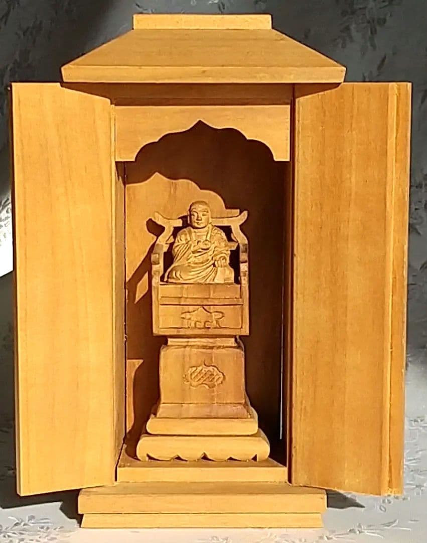 弘法大師坐像【極小】#395 厨子入り 空海 お大師さま ◆白檀 木彫 仏像