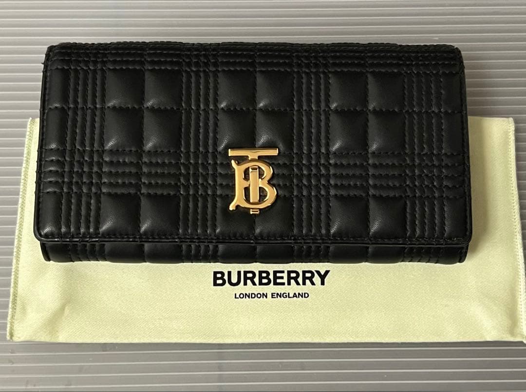 BURBERRY長財布 ラウンドジップ レザー キルティング加工