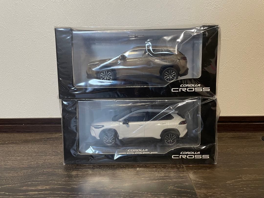 トヨタ カローラクロス後期 カラーサンプル 2台