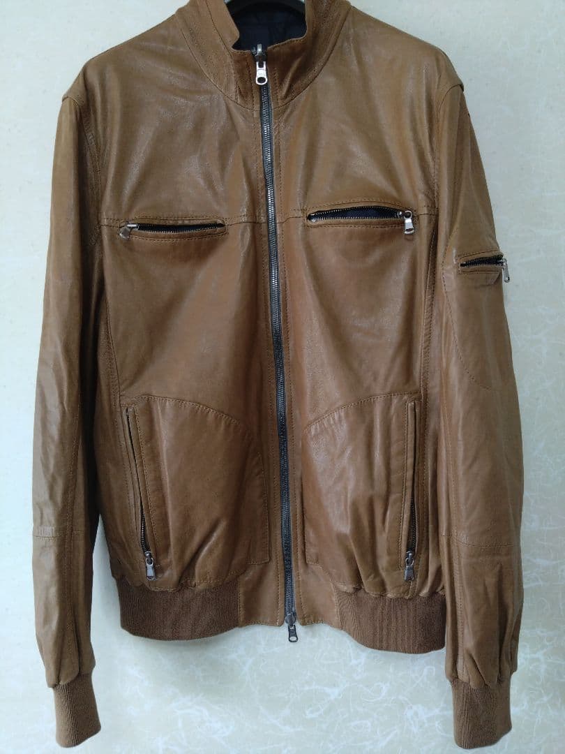 ブルネロ・クチネリイタリア製リバーシブルレザーブルゾン