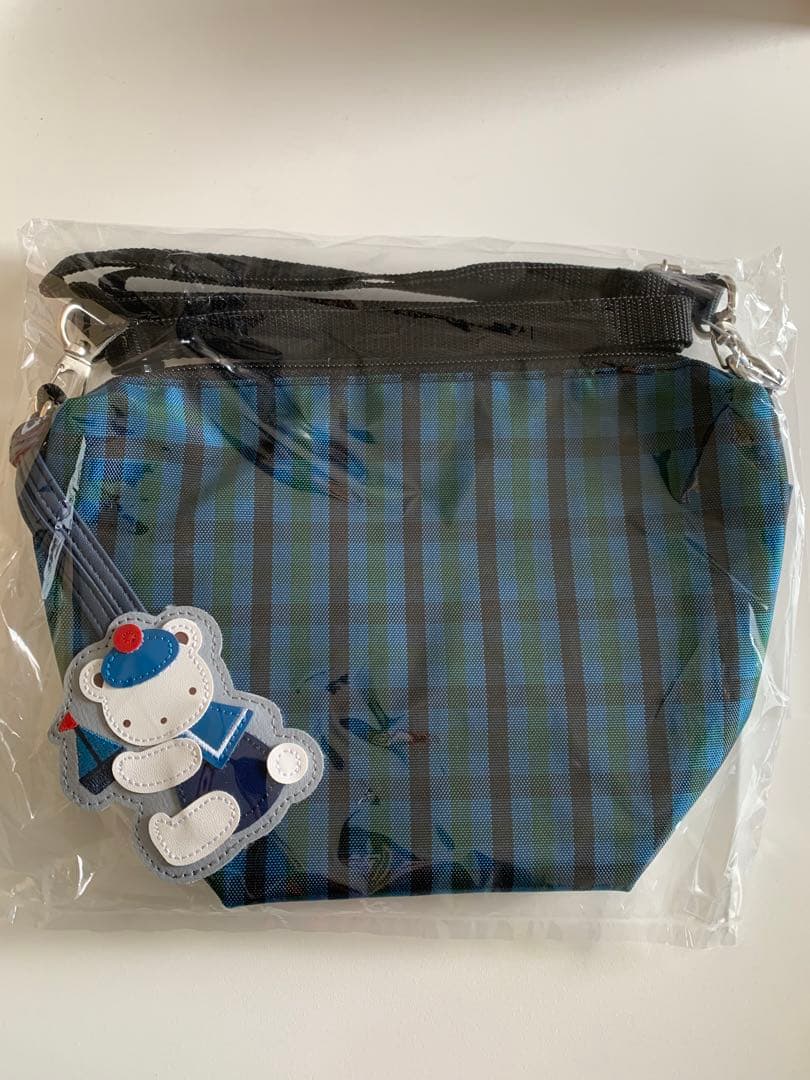 ファミリア familiar 舟形ポシェット