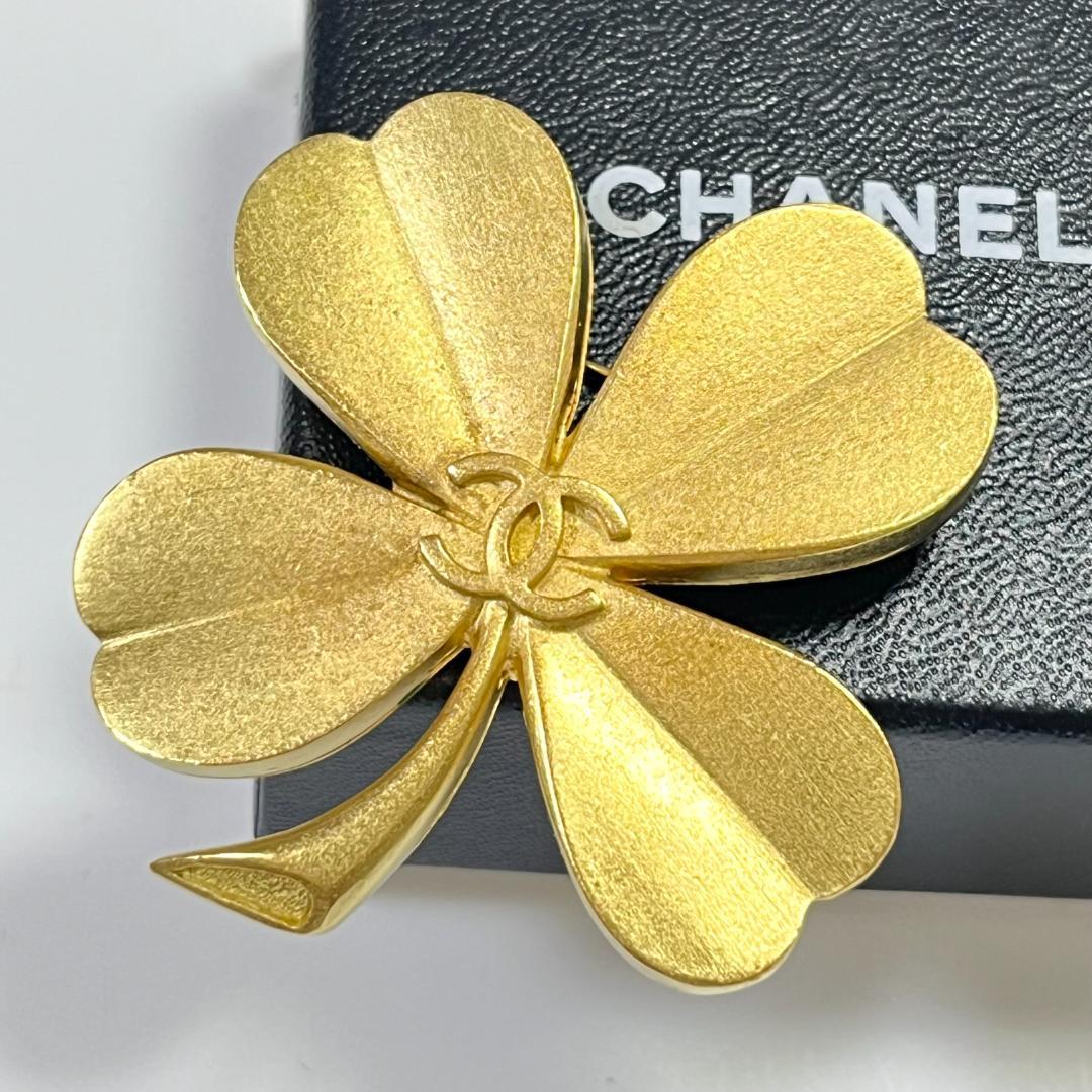 yash... です。CHANELブローチ クローバー　GP ゴールド