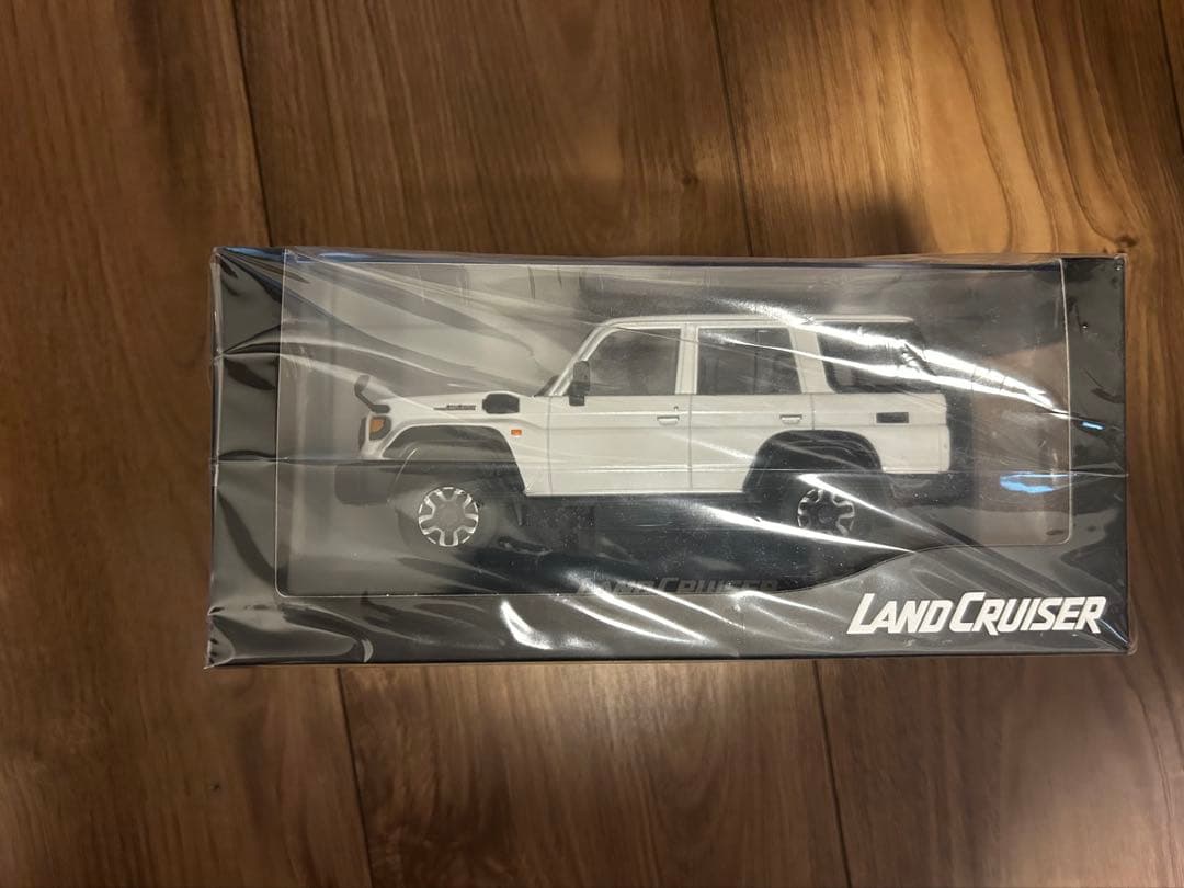 未開封 ホワイト ランドクルーザー 70ミニカー1/30