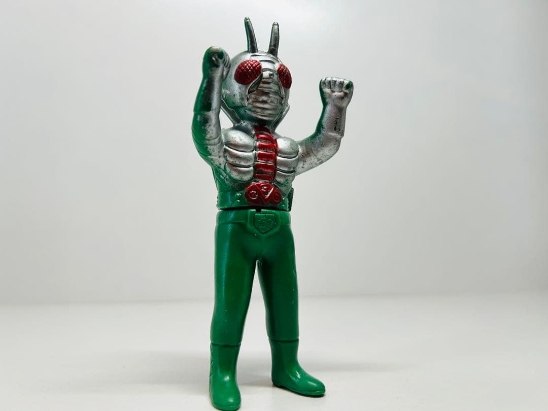 無版権　仮面ライダーV3 ミニソフビ 当時物　駄菓子屋　パチ　石森プロ Yahoo!オークション - レトロ 仮面ライダーV3 当時物 無版権 ソフビ