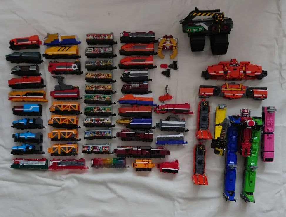 【トッキュウジャー】戦隊ヒーロー トレインフィギュアセット　バンダイ Amazon.co.jp: [バンダイ(BANDAI)] DXROBO UNIVERSE トッキュウオー