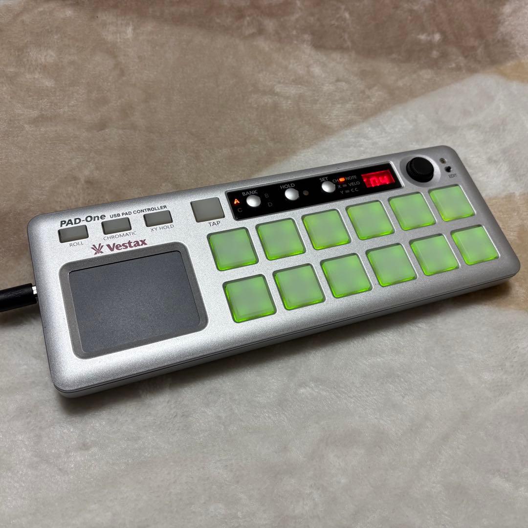 Vestax PAD-One USB PAD コントローラー Review: The Vestax PAD-One USB Midi Controller - Digital DJ Tips