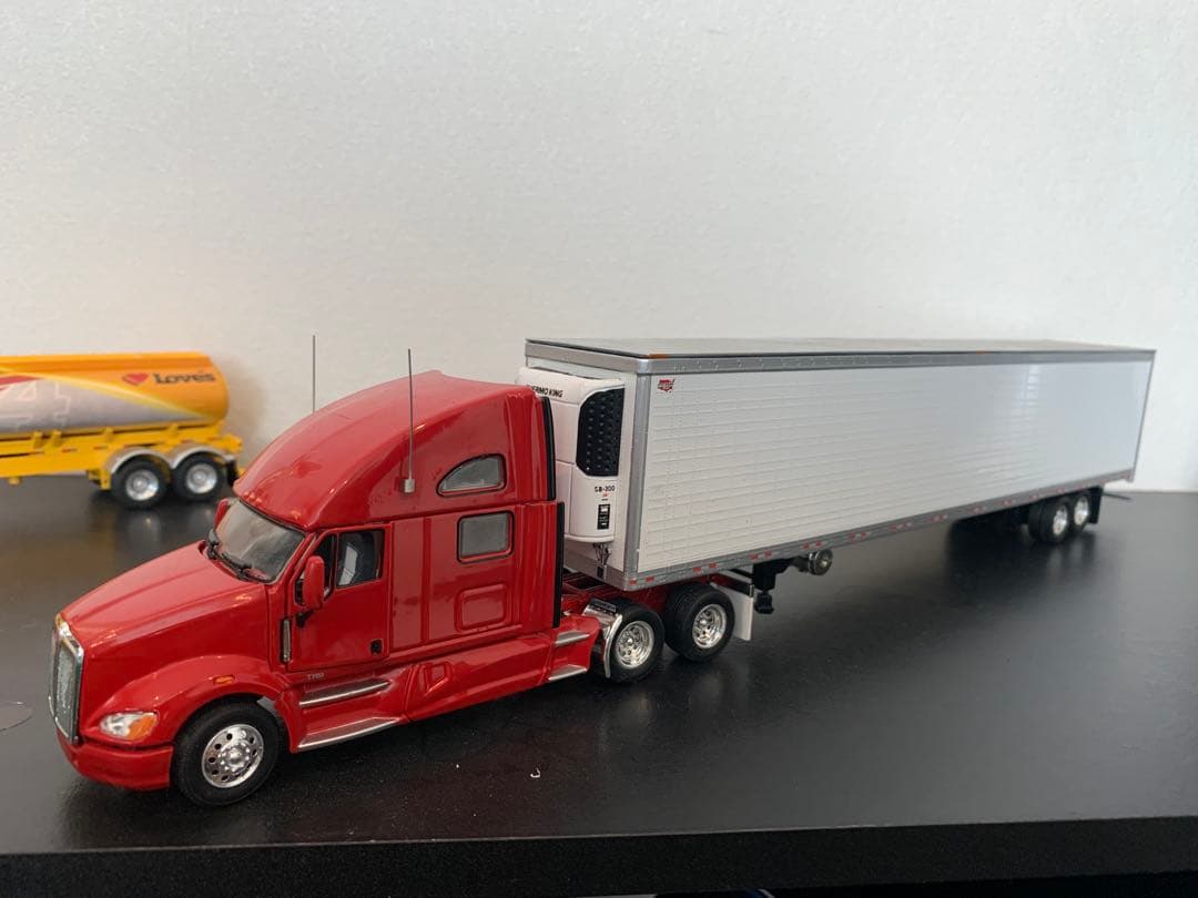 トンキンレプリカ　ケンワース＋リーファートレーラー ケンワースの「W900A」と「K100COE」の1/64スケール完成品モデルが