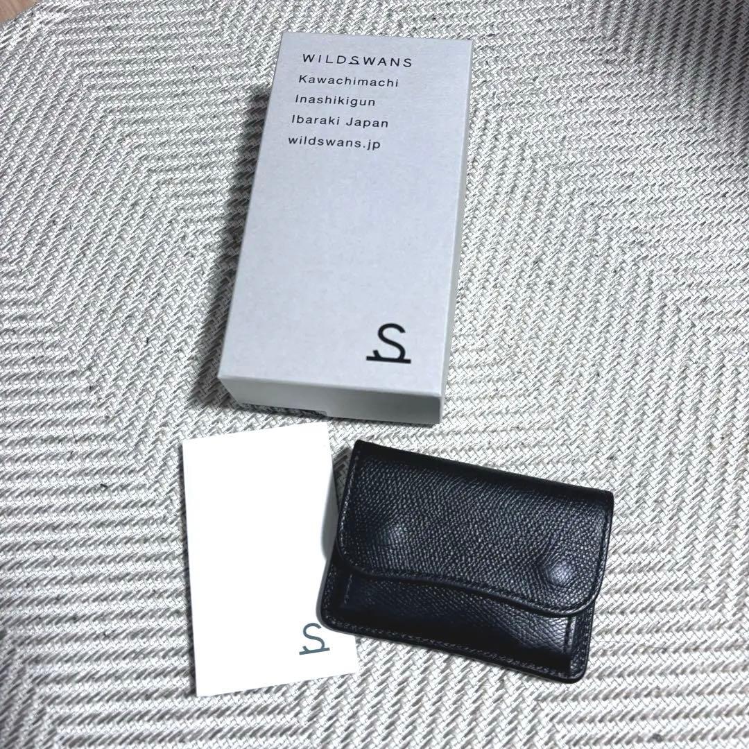 ワイルドスワンズ タング シルバー ロゴ箔押し 型押し サドル ブラック