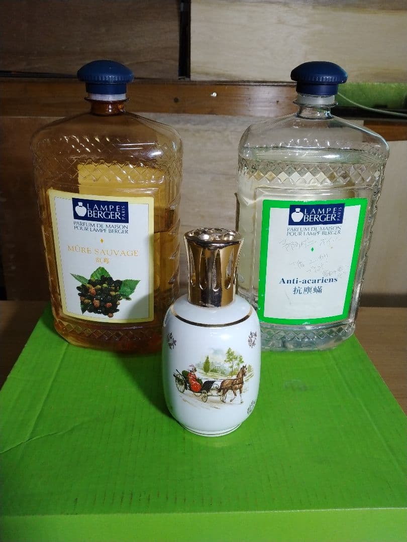 フランス製 ランプベルジェ　芳香器とオイル 紅苺2L と防ダニ液2Lそ