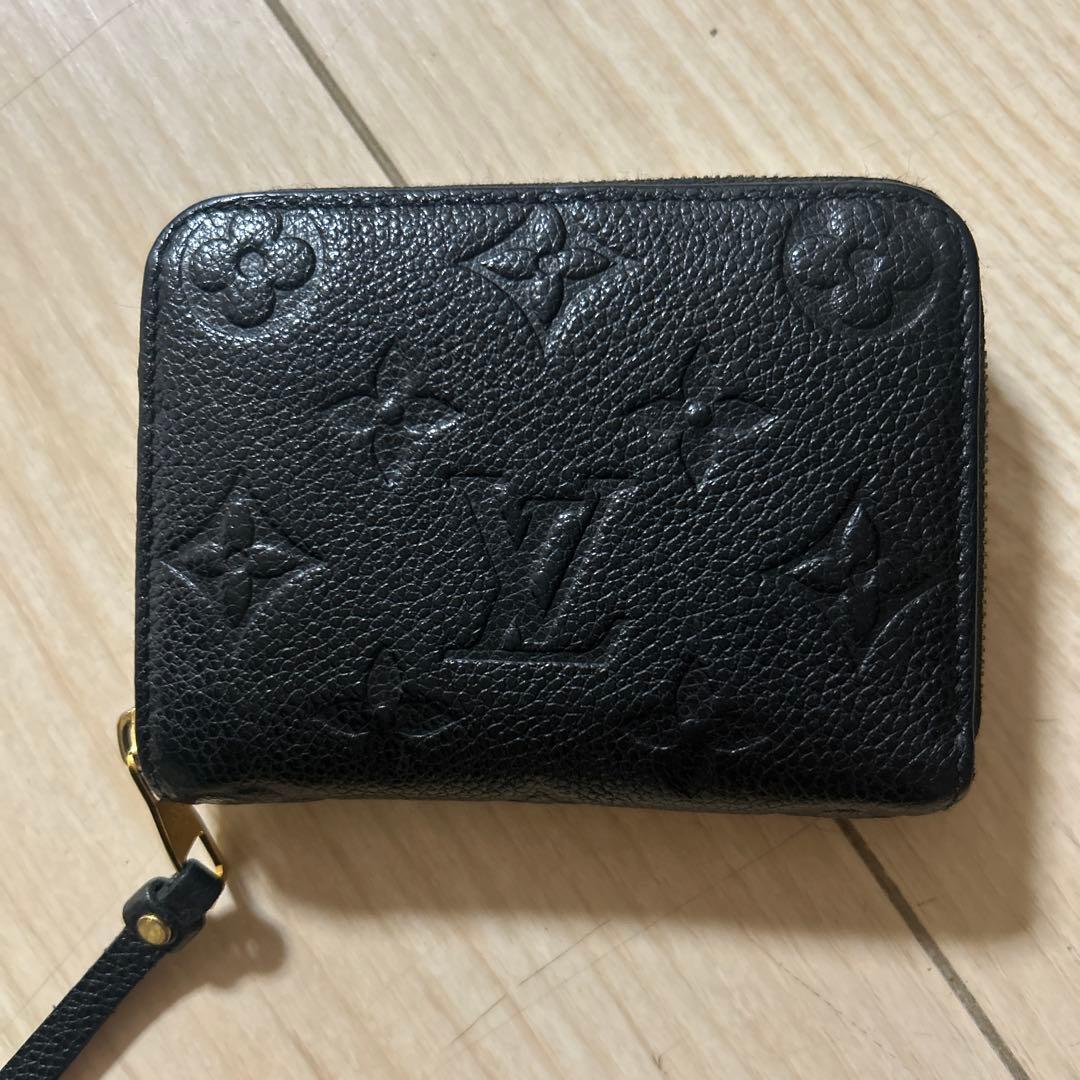 【ある】 Louis Vuitton ブラック ケース