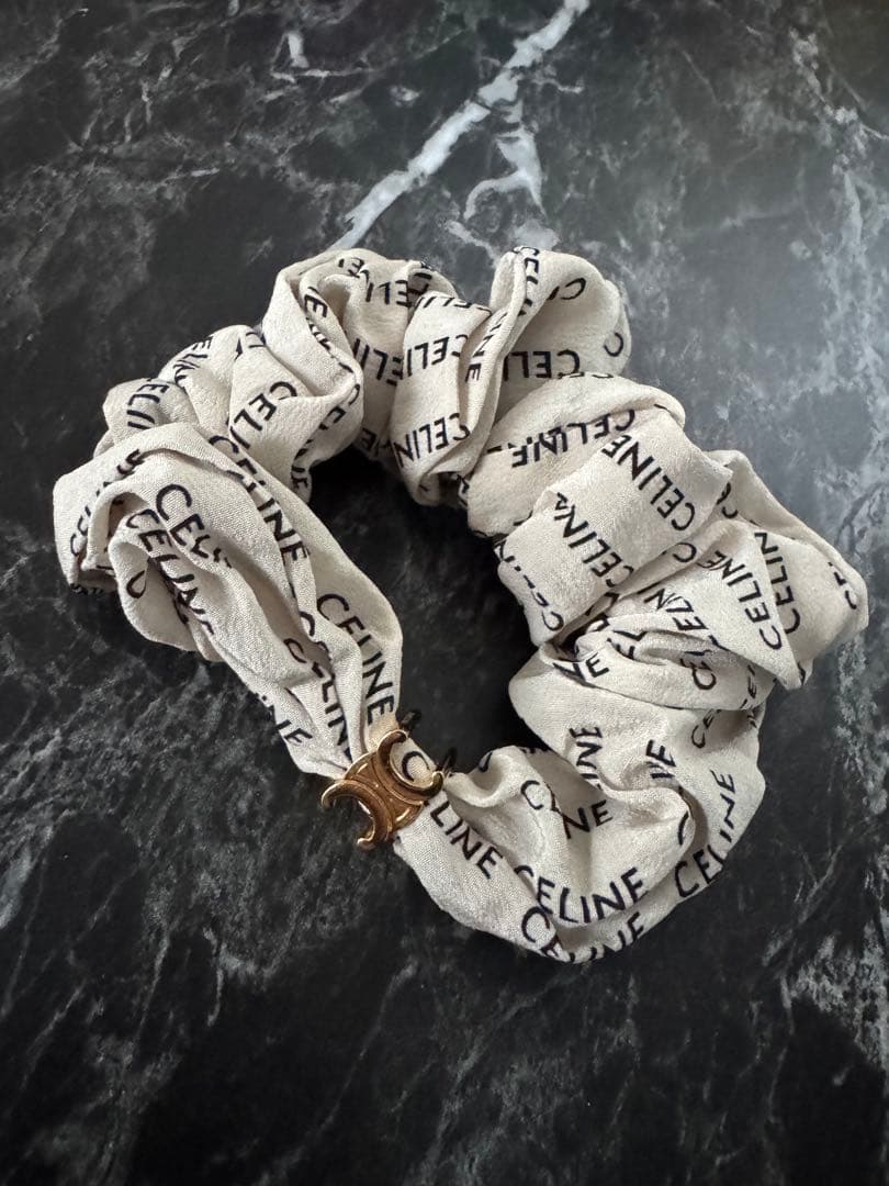 CELINE シルクシュシュ ベージュ